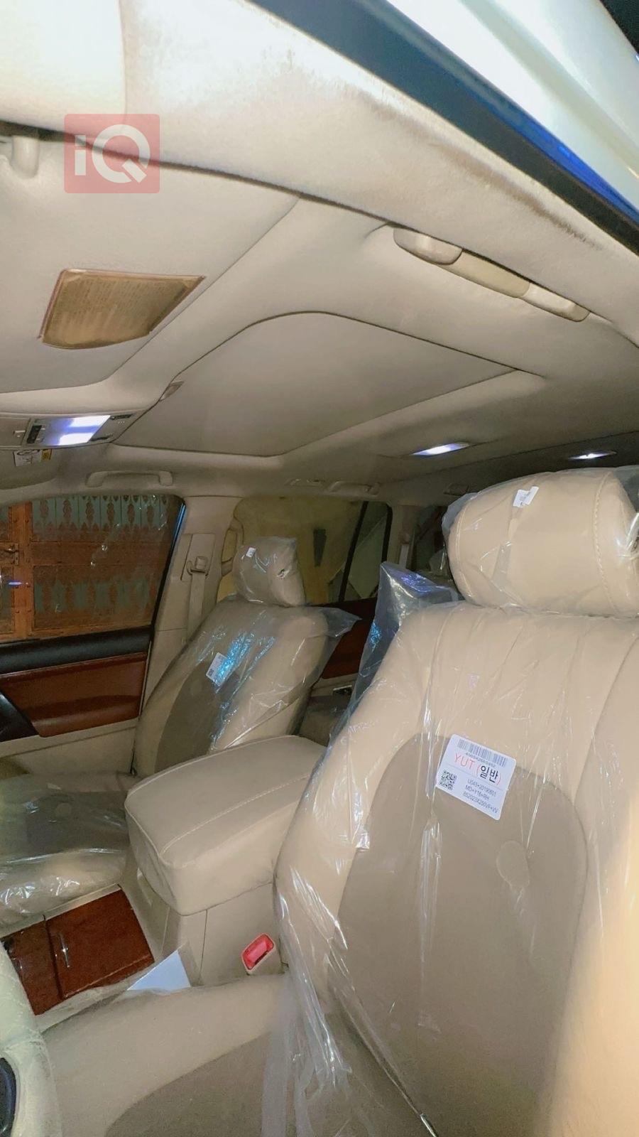 تۆیۆتا لاند کروزەر